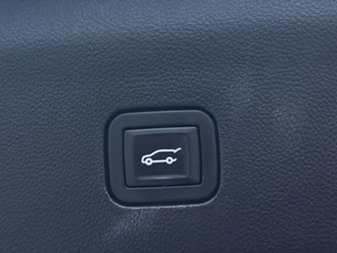 Used 2019 Buick Enclave Essence image 27