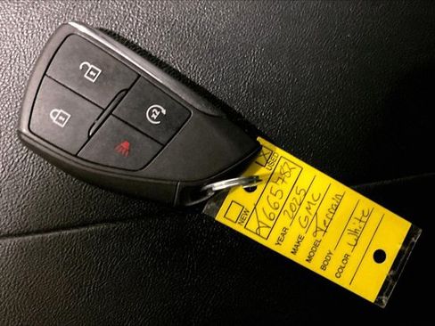 Used 2025 GMC Terrain Elevation AWD/4WD image 11