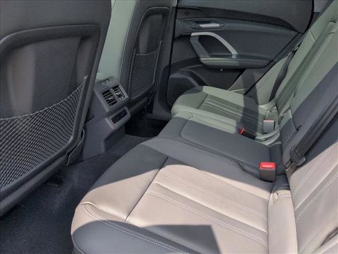 Used 2025 Audi Q5 Premium w/ Convenience Package image 19