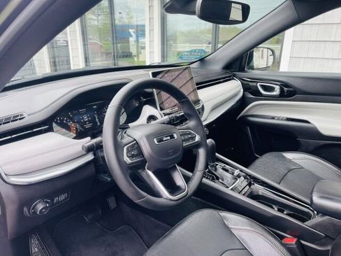 Used 2023 Jeep Compass Limited w/ Sun and Sound Group AWD/4WD image 8