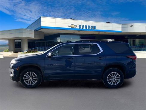 Used 2023 Chevrolet Traverse LT image 3