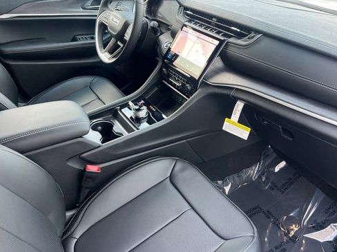 New 2025 Jeep Grand Cherokee Limited w/ Luxury Tech Group II image 14