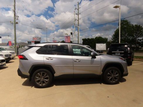 Used 2025 Toyota RAV4 XLE Premium w/ Weather Package image 8