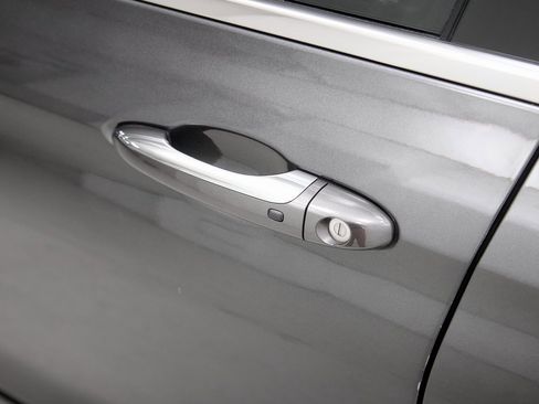 Used 2015 Chrysler 200 C w/ Navigation & Sound Group I image 7