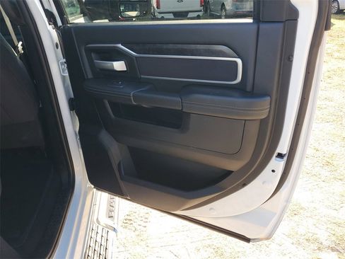 Used 2024 RAM 3500 Big Horn image 33