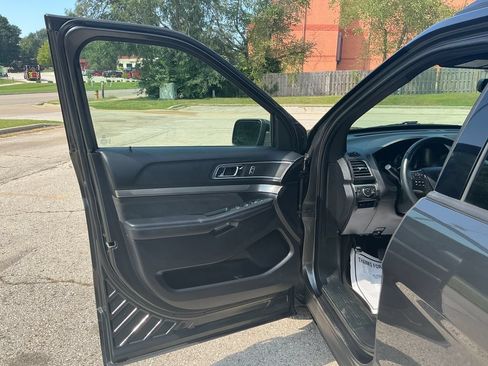 Used 2019 Ford Explorer XLT w/ Equipment Group 202A AWD/4WD image 10