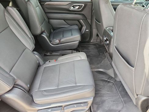 Used 2023 Chevrolet Suburban Z71 w/ Luxury Package AWD/4WD image 28