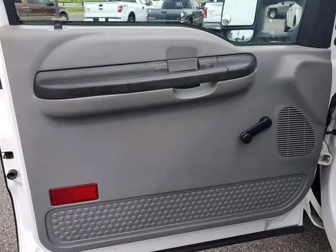 Used 2006 Ford F350 2WD Regular Cab DRW Super Duty image 15