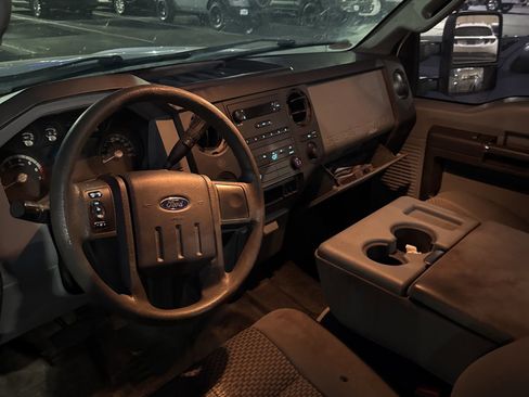 Used 2016 Ford F250 XL w/ Power Equipment Group image 5