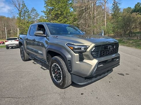 Used 2025 Toyota Tacoma TRD Off-Road w/ TRD Off Road Premium Package AWD/4WD image 7
