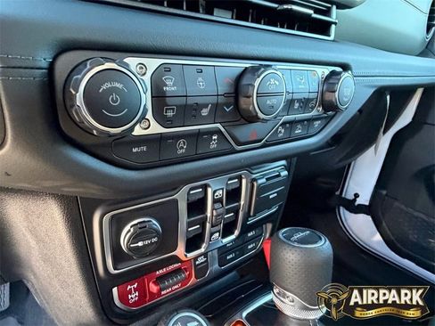 New 2025 Jeep Gladiator Mojave image 20