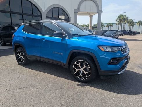 Used 2024 Jeep Compass Limited AWD/4WD image 2