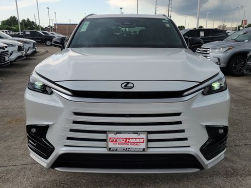 Used 2025 Lexus TX 500h AWD w/ Technology Package image 5