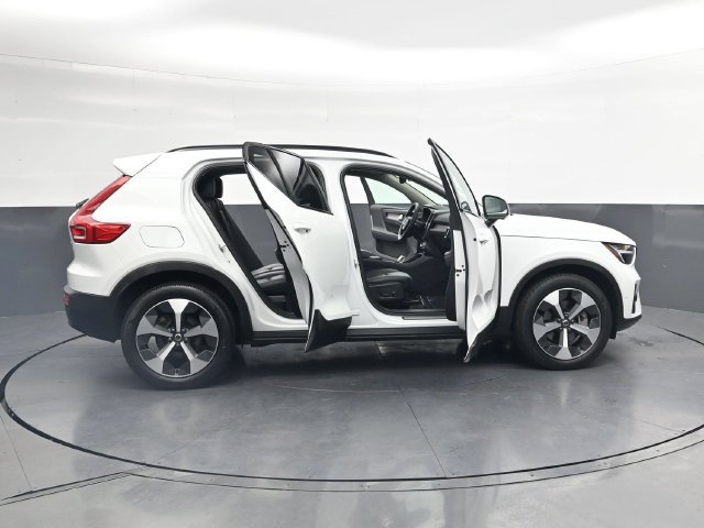 Used 2023 Volvo XC40 B4 Ultimate FWD image 39