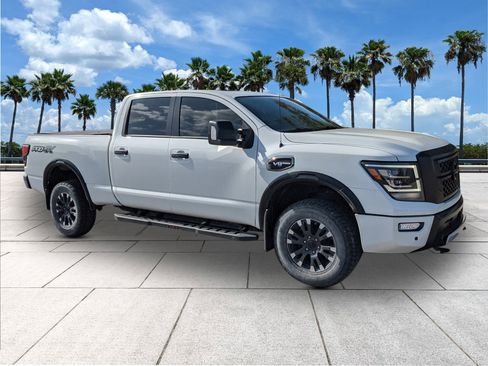 Used 2021 Nissan Titan PRO-4X w/ Pro-4x Convenience Package image 2
