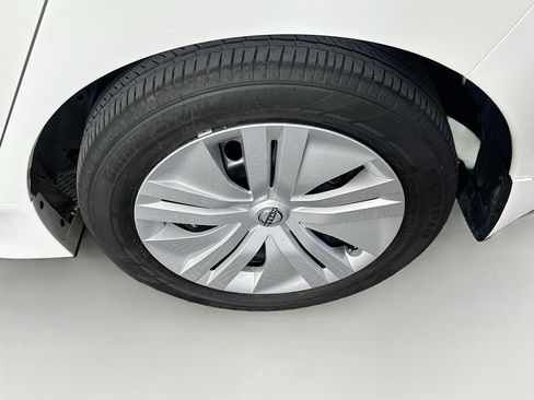 Used 2025 Nissan Leaf S FWD image 11