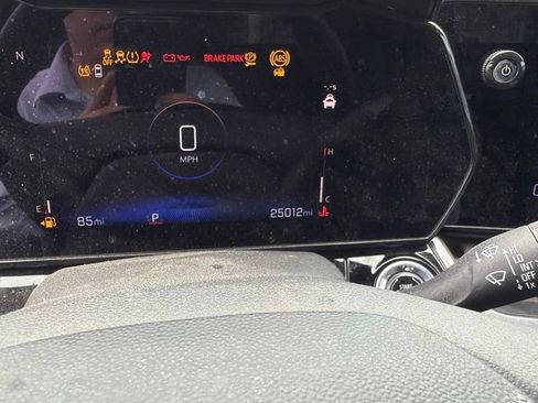Used 2024 Chevrolet Trax RS FWD image 6