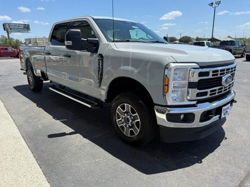 Used 2025 Ford F250 XLT AWD/4WD image 4