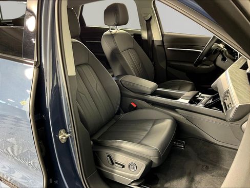 Used 2022 Audi e-tron Premium Plus w/ Premium Plus Package AWD/4WD image 28