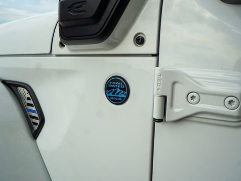 Used 2021 Jeep Wrangler Unlimited Sahara image 3