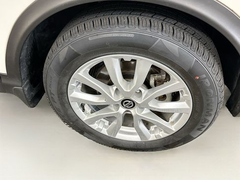 Used 2021 Nissan Rogue Sport SV w/ Technology Package image 11