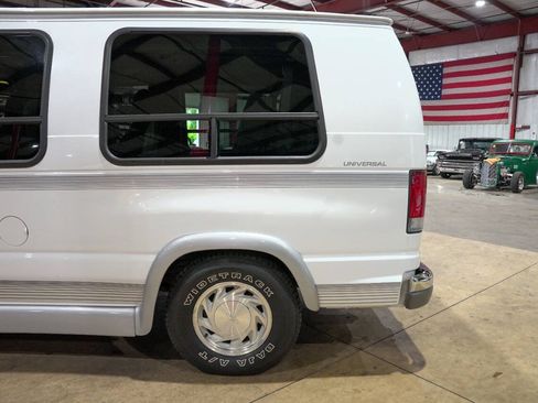 Used 1999 Ford E-150 and Econoline 150 RWD image 5