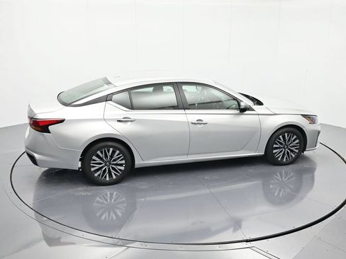 Certified 2025 Nissan Altima 2.5 SV FWD image 31