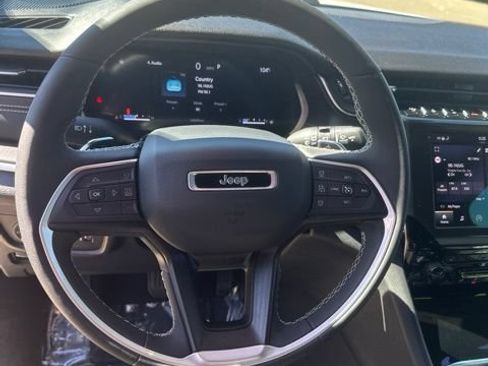 Used 2023 Jeep Grand Cherokee L Laredo RWD image 10