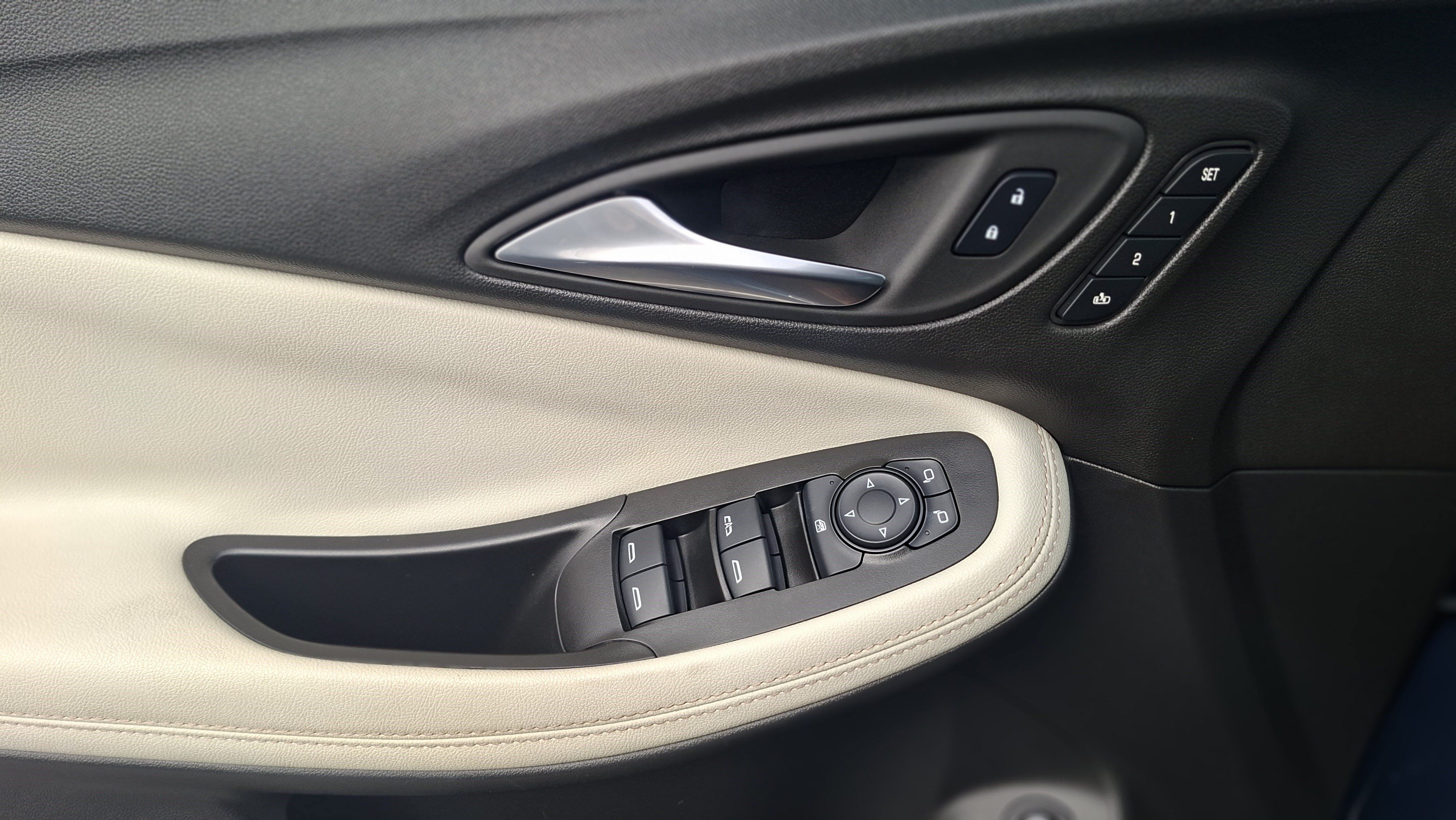 Used 2024 Buick Encore GX Avenir w/ Avenir Technology Package FWD image 17