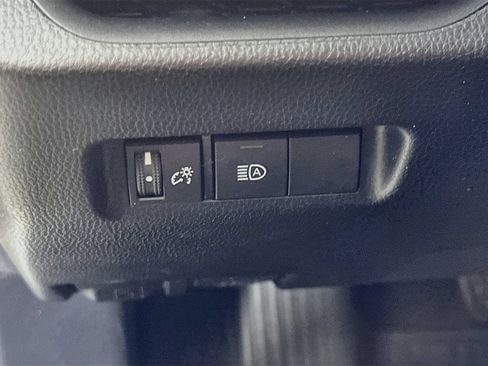 Used 2021 Toyota RAV4 LE FWD image 21