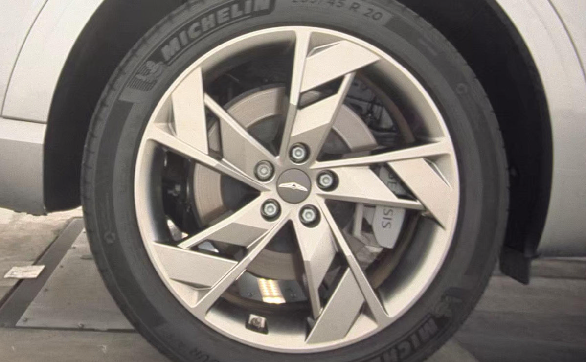 Used 2023 Genesis Electrified GV70 AWD/4WD image 17
