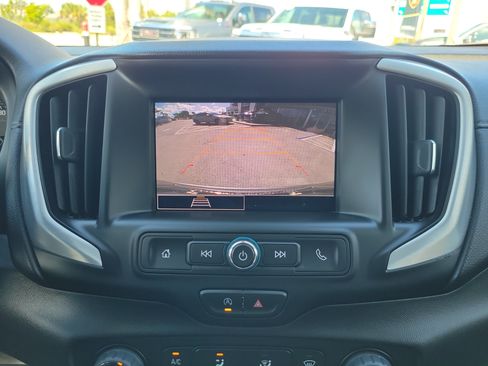 Used 2024 GMC Terrain SLE FWD image 10