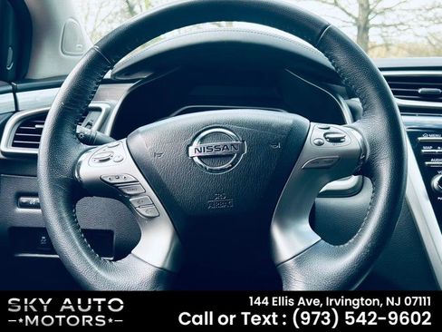 Used 2018 Nissan Murano SV w/ Premium Package image 12
