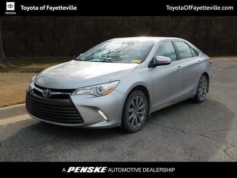 Used 2016 Toyota Camry XLE image 1