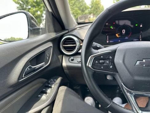 Used 2025 Chevrolet Trax ACTIV FWD image 39