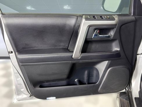 Used 2015 Toyota 4Runner SR5 image 23