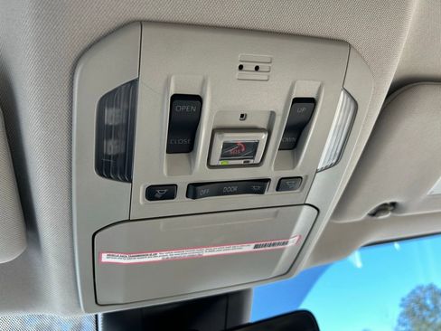 Used 2023 Toyota Highlander XLE image 31