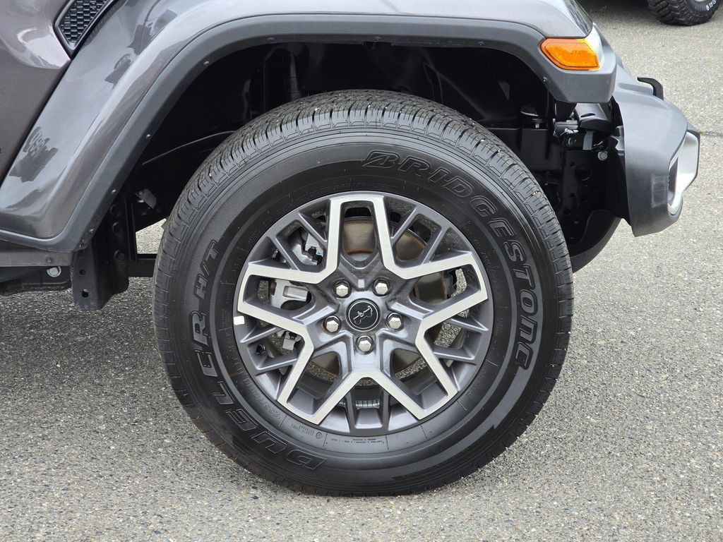 Used 2025 Jeep Wrangler Unlimited Sahara AWD/4WD image 10