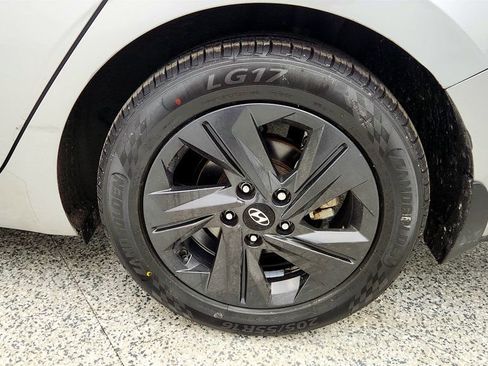 Used 2023 Hyundai Elantra SEL image 9