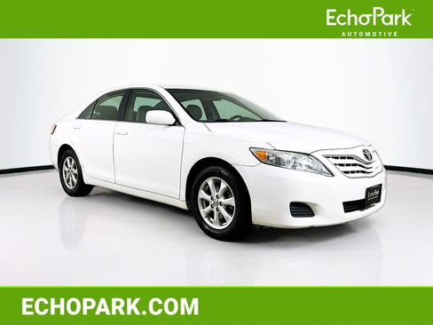 Used 2011 Toyota Camry LE image 1