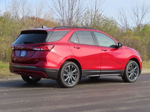 Used 2023 Chevrolet Equinox RS image 3