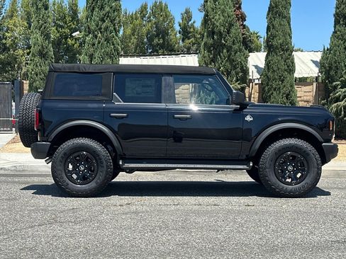 New 2026 Ford Bronco Outer Banks w/ Sasquatch Package AWD/4WD image 3
