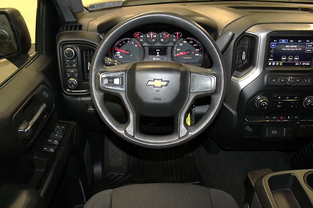 Used 2020 Chevrolet Silverado 1500 Custom w/ Custom Value Package AWD/4WD image 11