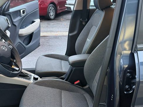 Used 2020 Hyundai Venue image 33