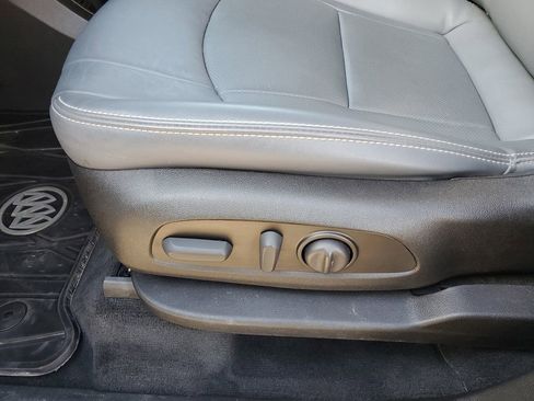 Used 2023 Buick Enclave Essence image 6