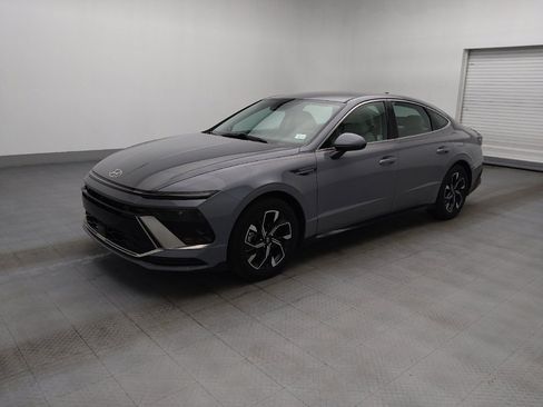 Used 2024 Hyundai Sonata SEL FWD image 2