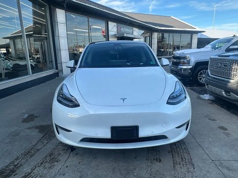 Used 2022 Tesla Model Y Long Range image 8