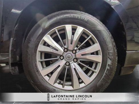 Used 2020 Nissan Pathfinder SV image 33