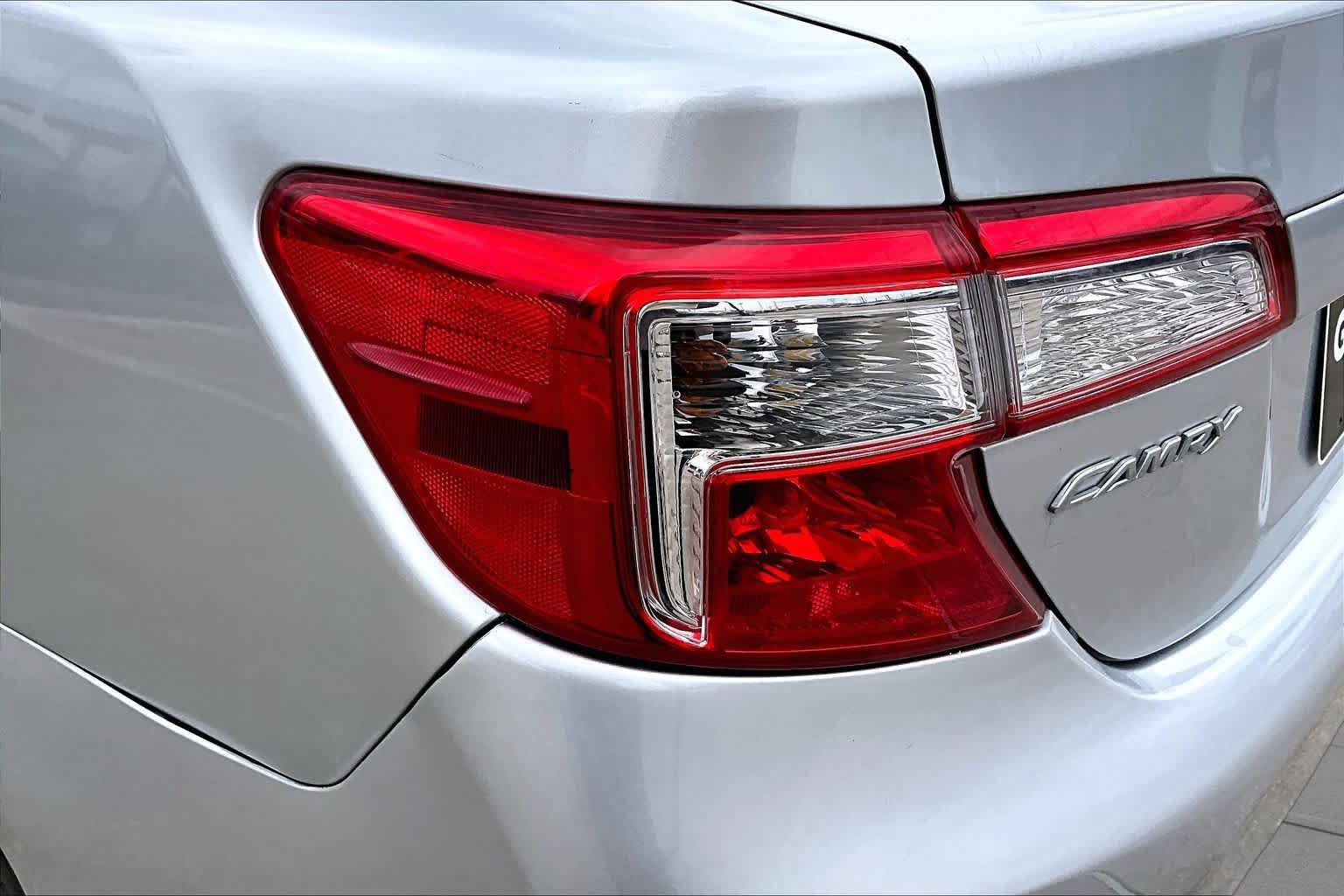 Used 2012 Toyota Camry LE FWD image 28