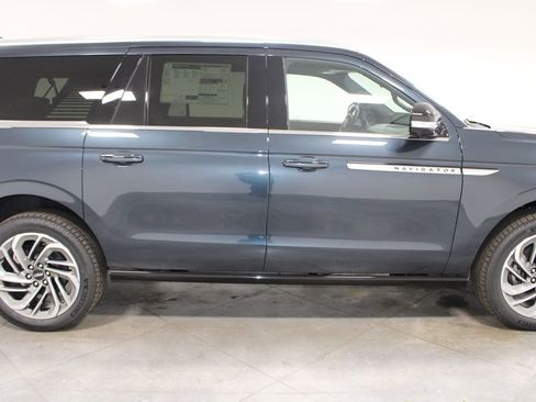 New 2026 Lincoln Navigator L Reserve AWD/4WD image 10